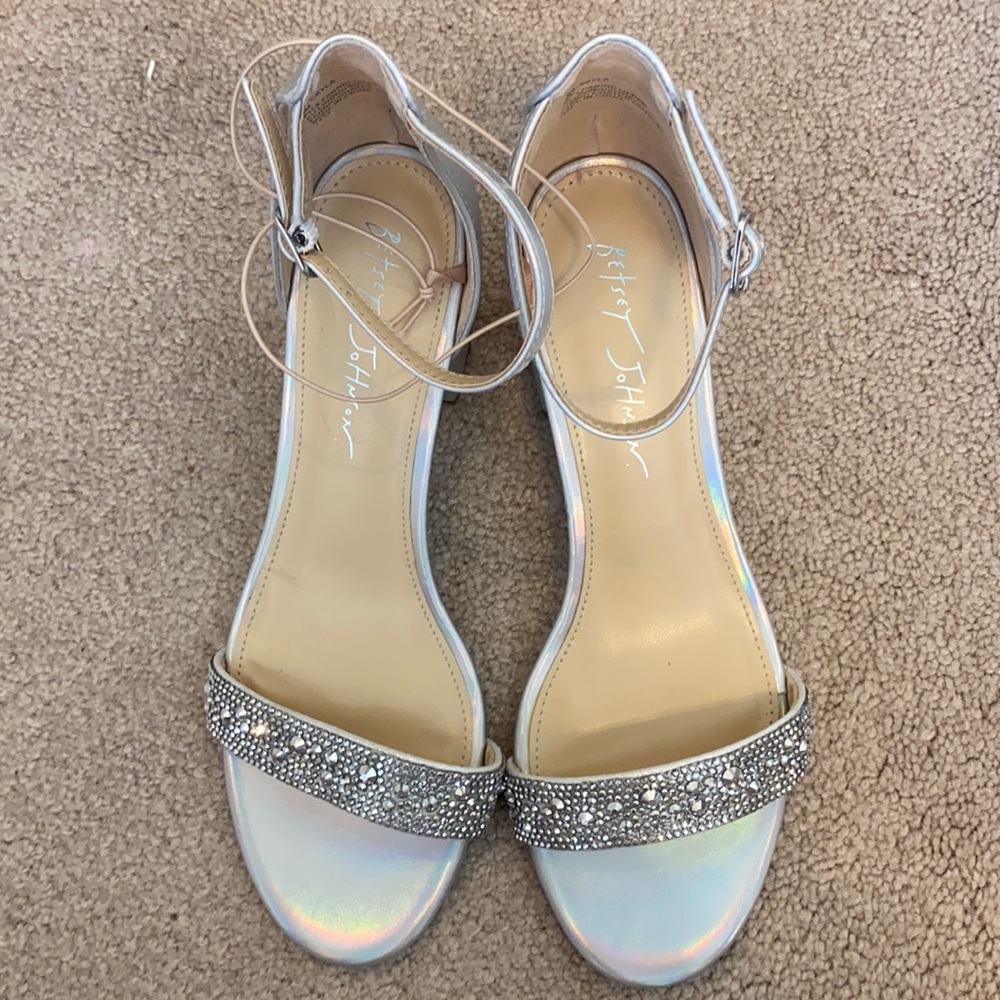 NWOT Betsey Johnson Skyla Heels Size 8